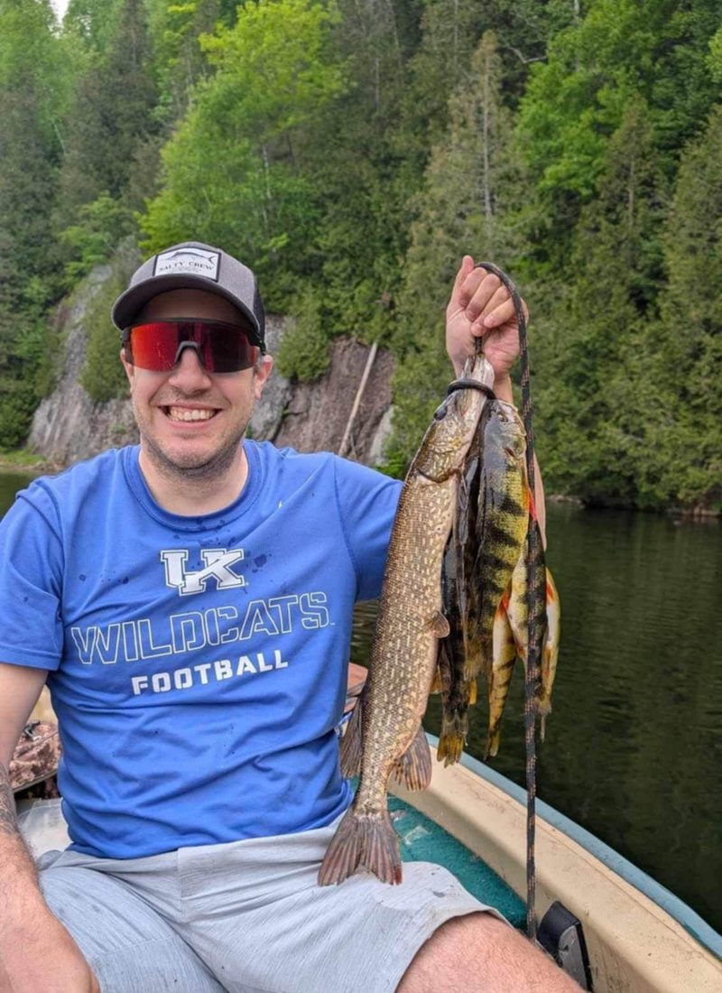 Brochet et perchaudes pêchés au lac privé